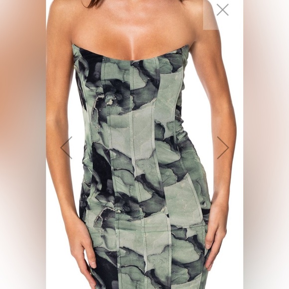 AKIRA DRESS - Picture 2 of 6